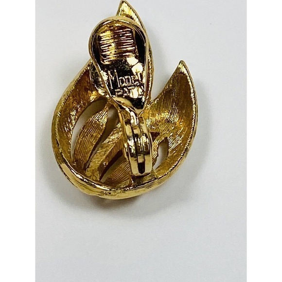 MONET Clips Clip Ons Earrings Gold Tone Textured Double Leaf Vintage Signed - Picture 13 of 16